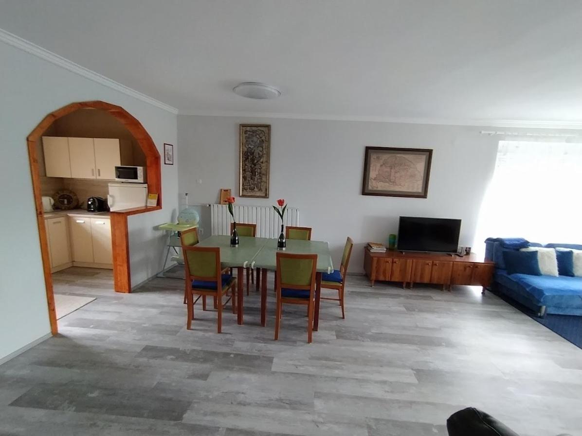 Borbarat Vendeghaz Villa Eger Exterior foto